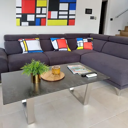 Tara, 4 Bedroom With Heated Pool Villa Medulin