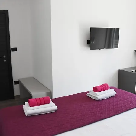 Tara, 4 Bedroom With Heated Pool Medulin