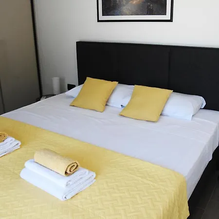 Tara, 4 Bedroom With Heated Pool * Medulin