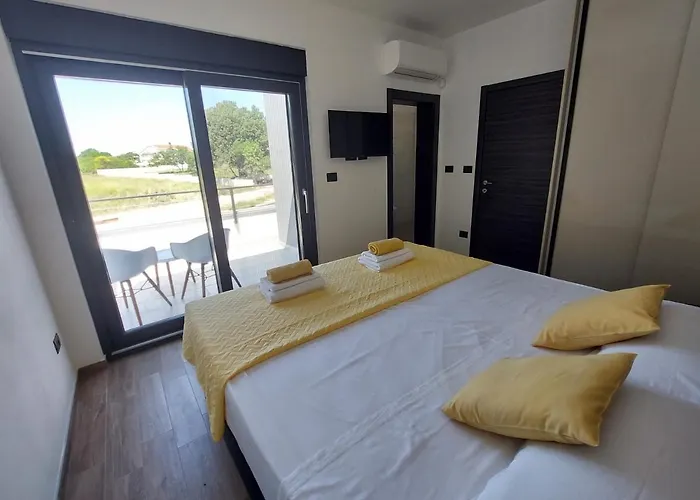 Tara, 4 Bedroom With Heated Pool