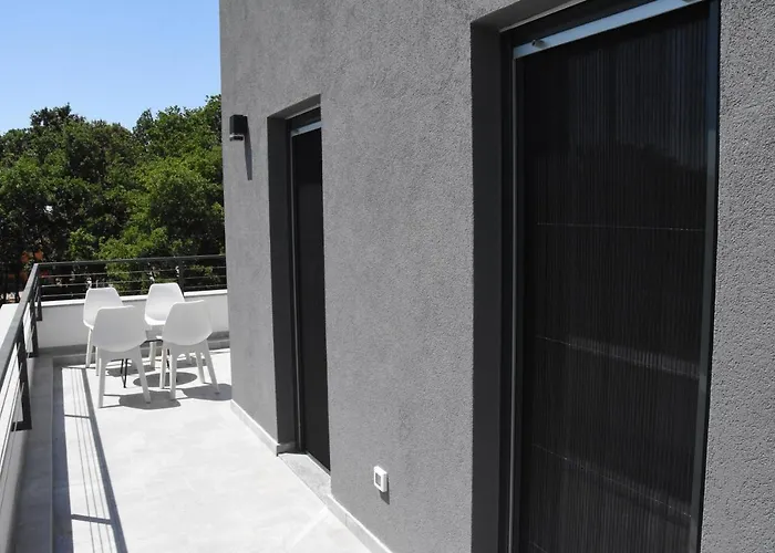Tara, 4 Bedroom With Heated Pool *