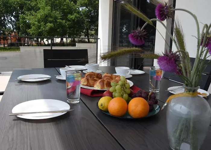 Tara, 4 Bedroom With Heated Pool * Medulin