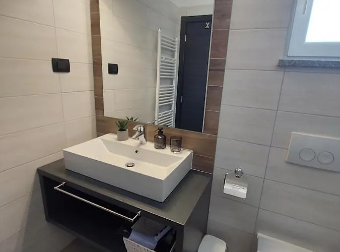 Tara, 4 Bedroom With Heated Pool * Medulin