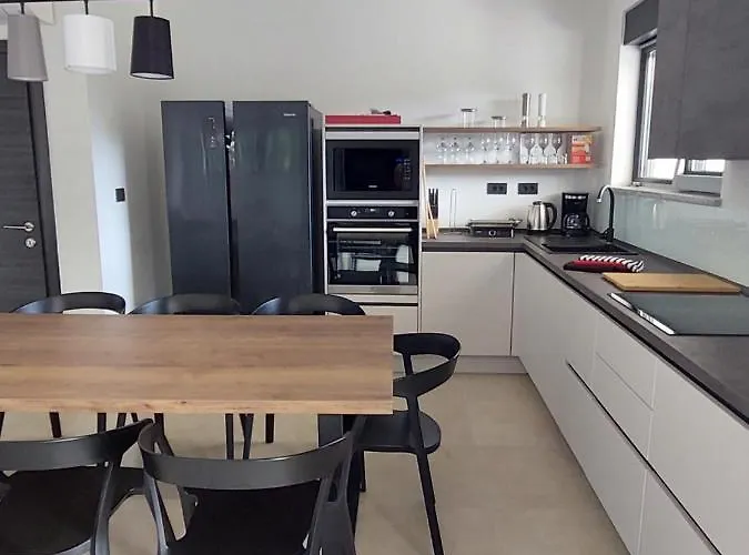 Villa Tara, 4 Bedroom With Heated Pool *